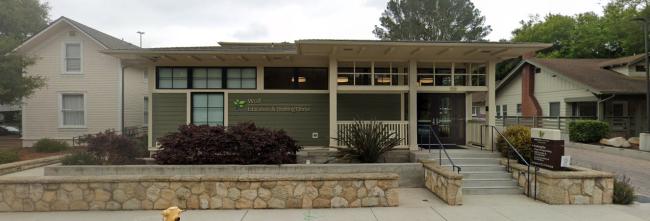 Picture of front of Wolf education center 